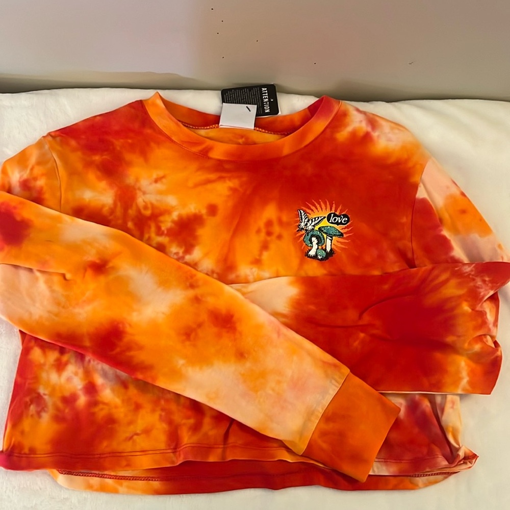 ZUMIEZ KODE RED TDYE MUSHROOM CROP LS. SIZE MED.